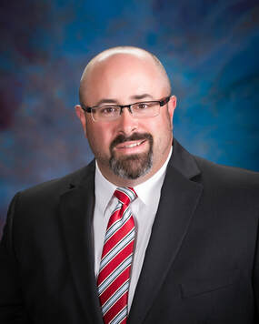 Professional business head shot picture of Timothy Bracken