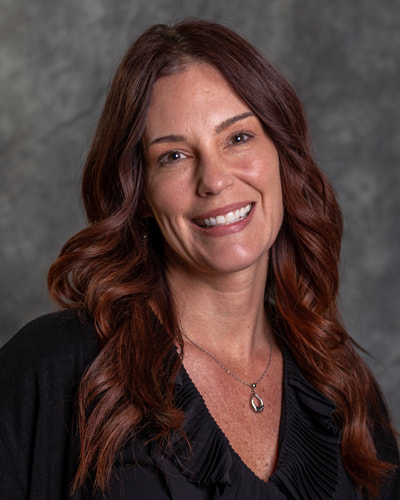 Professional business head shot picture of Lori Cestra