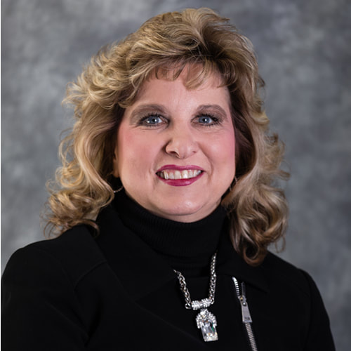 Professional business head shot picture of Lori Maley