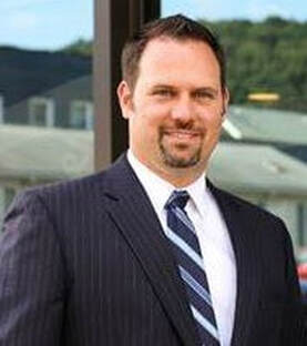 Professional business head shot picture of Scott Daum